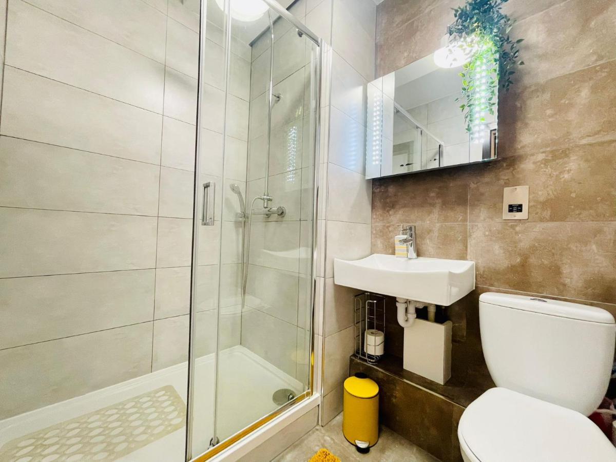 Park Street Apartment Luton By Hostaguest エクステリア 写真