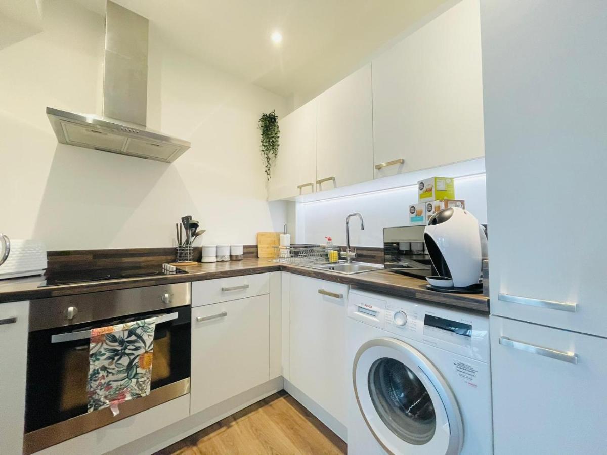 Park Street Apartment Luton By Hostaguest エクステリア 写真